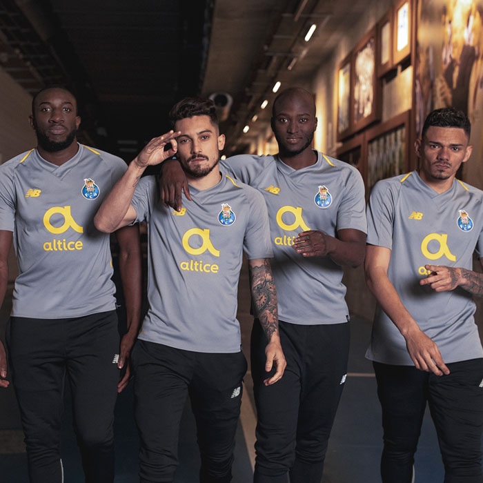 ポルト、2018-19新ユニフォームを発表！幅広ストライプが戻ってきた｜写真12