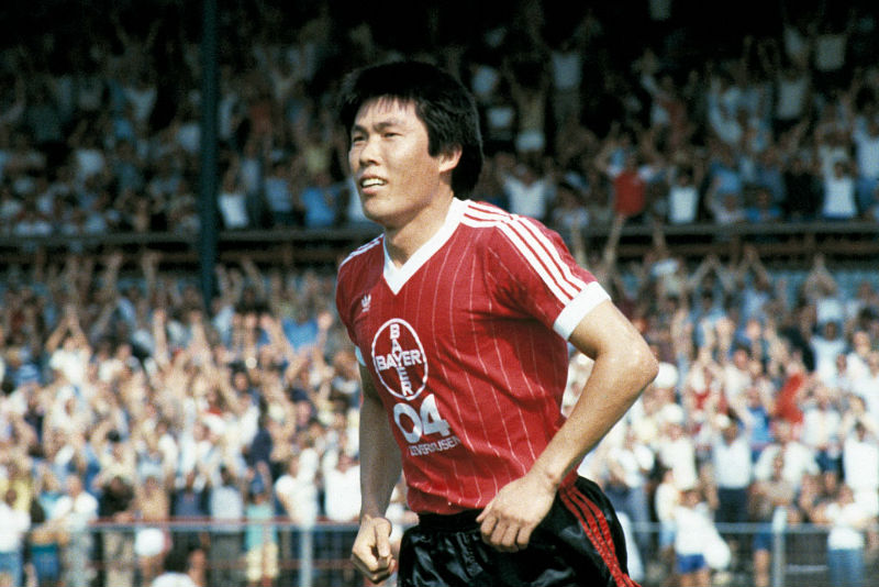 酒井よ歴史を作れ！UEFA主要大会で頂点に近づいたアジア人｜写真3