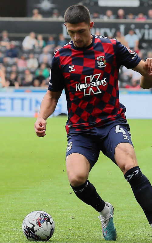 坂元達裕が移籍のコヴェントリー！23-24新ユニは「140周年記念」の特別デザインが登場｜写真7