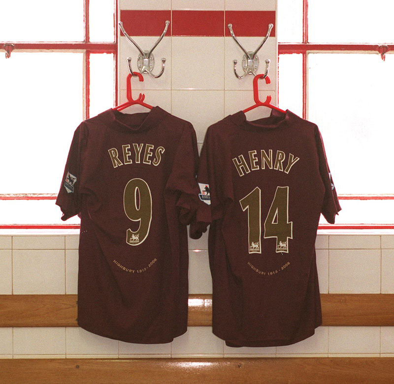 ベルカンプ、ハイバリーと共に去る！アーセナル「2005-06ホーム」ユニフォーム｜写真5