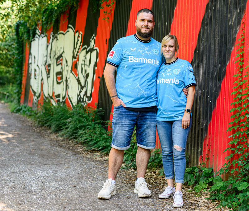 好調レヴァークーゼン、美ブルーの新サードユニ登場！「3本の川」で地域をデザイン｜写真6