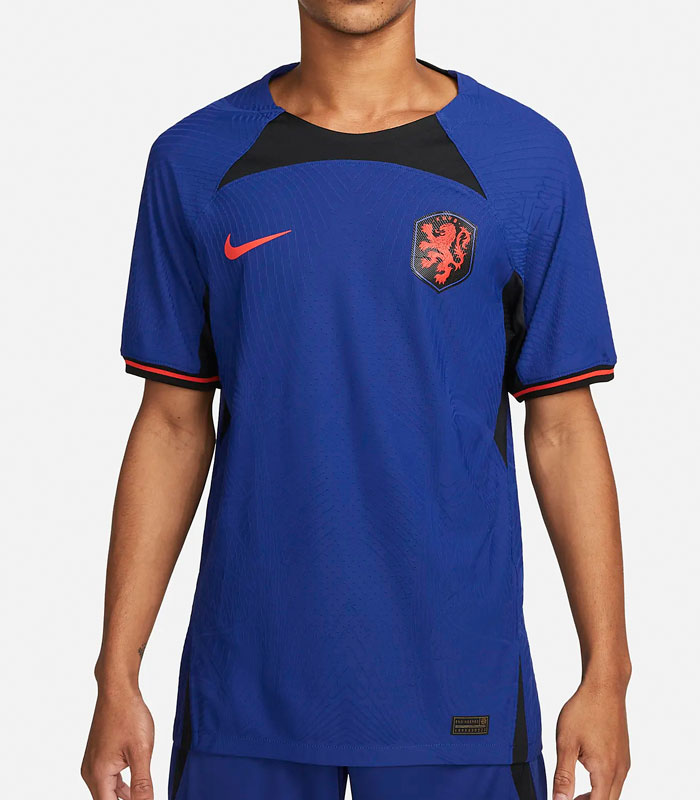 オランダ代表、カタールW杯に向けた2022新ユニフォームを発表！“オレンジの獅子”現る｜写真4