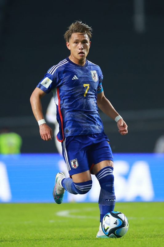 セネガル戦で決勝点の松木玖生！「adidas」のロゴにキスをしてしまう…履いているスパイクはこれ｜写真2