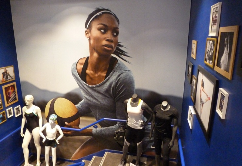 オシャレなパリのスポーツショップは女性専用フロアがある｜写真11