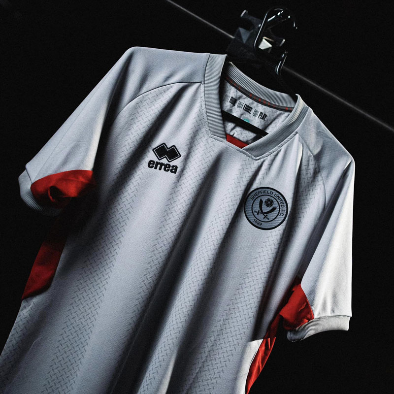 プレミア“昇格組”のシェフィールド・U、2つの新ユニを発表！「激動の歴史」と「鉄の街」をデザイン｜写真5