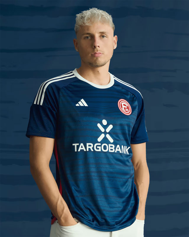 田中碧のフォルトゥナ・デュッセルドルフ！「90年代シマシマ復活」の今季ユニ、 懐かしの胸ロゴも登場｜写真7