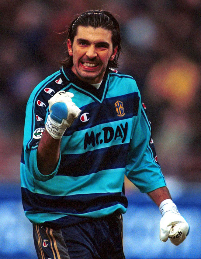 “裏切り者”ブッフォン、パルマ英雄時代の「イケてるユニ姿」7選｜写真7