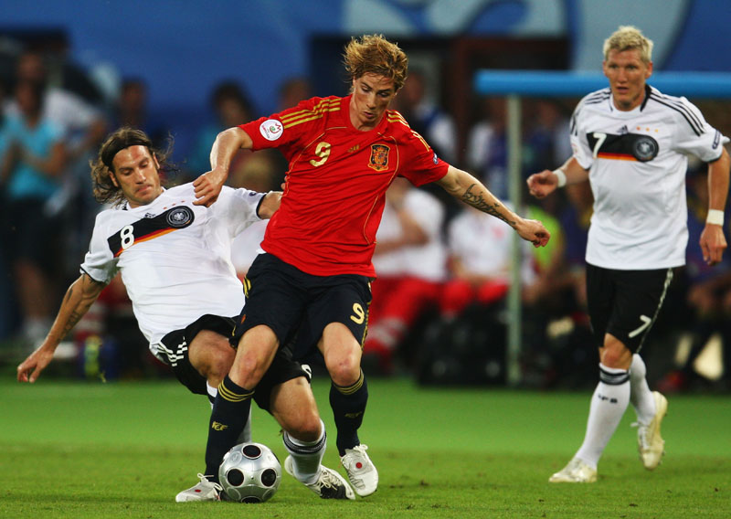 過去8大会のEURO「決勝戦ユニフォーム」、色はこんな感じだった｜写真16