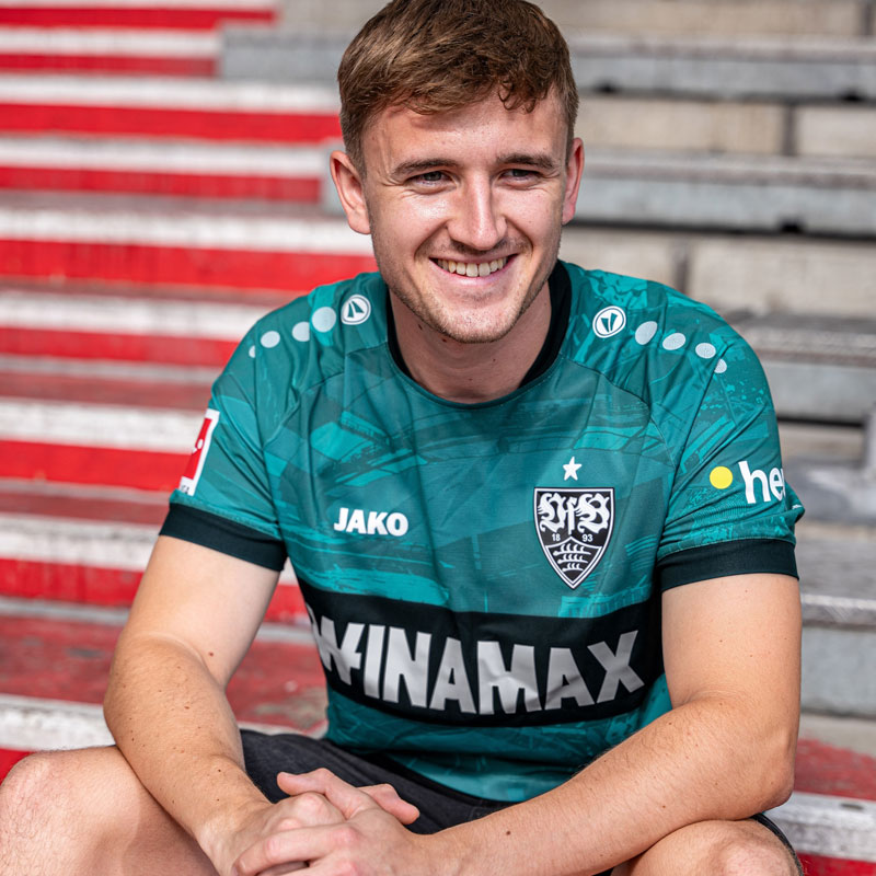 伊藤と原口が所属のシュトゥットガルト、2つの新ユニが登場！サードは「スタジアム90周年」を祝う｜写真7