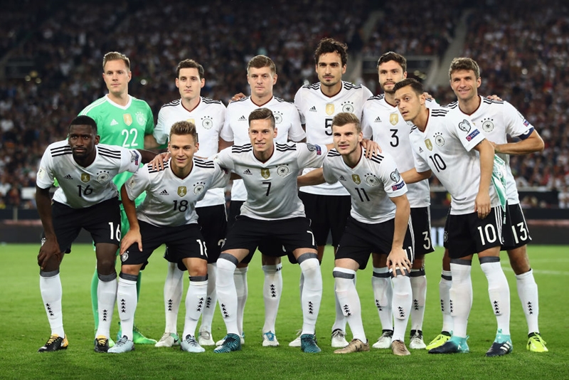 サッカーの“色”に合うスニーカーってどれくらいある？『Hummel』で調べてみた｜写真15