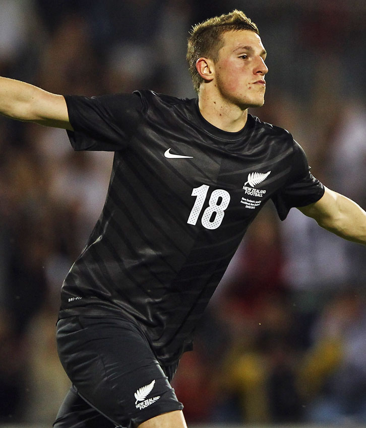 日本と同じ！「島国の代表チーム」ユニフォーム10選｜写真9