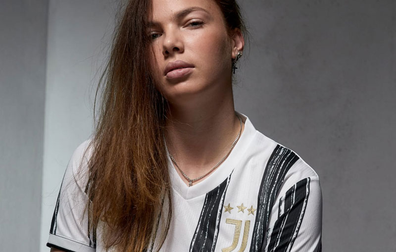 ユヴェントス、2020-21新ユニフォーム発表！「手書き風ストライプ」が登場｜写真5