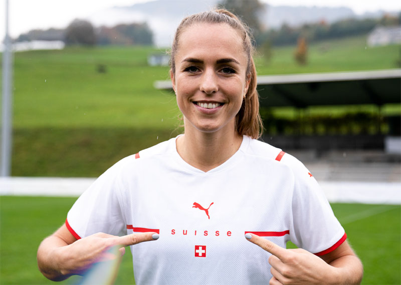 スイス代表、「革新的デザイン」のEURO2020新ユニフォームを発表！｜写真3