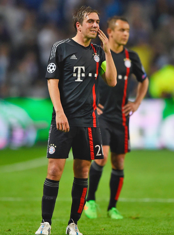 スタイリッシュな黒デザイン！バイエルン「2014-15サード」ユニフォーム｜写真4