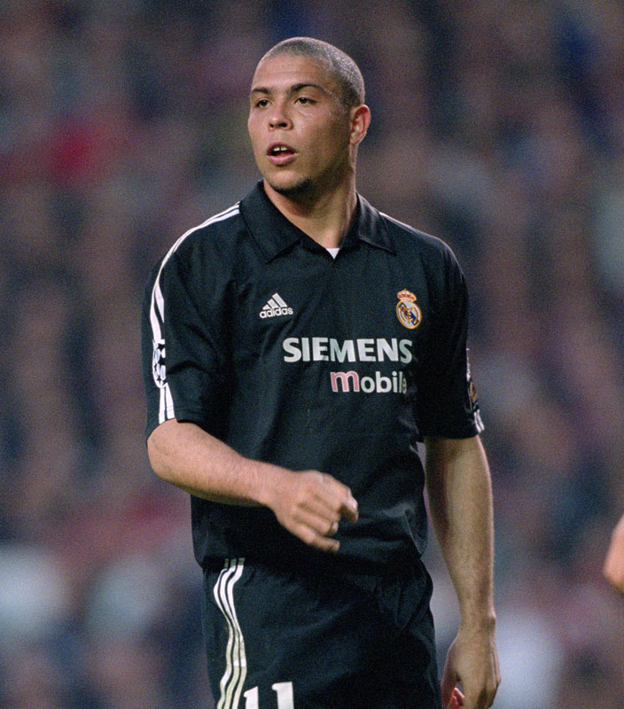 レアル・マドリー、最高にかっこいい「襟付きユニフォーム」8選｜写真5