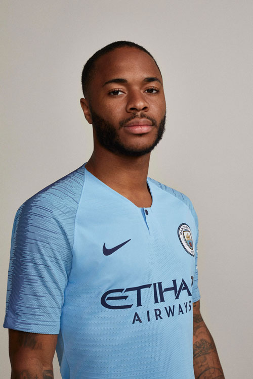 マンチェスター・C、2018-19新ユニフォームを発表！ネイビーのソックスが復活｜写真6