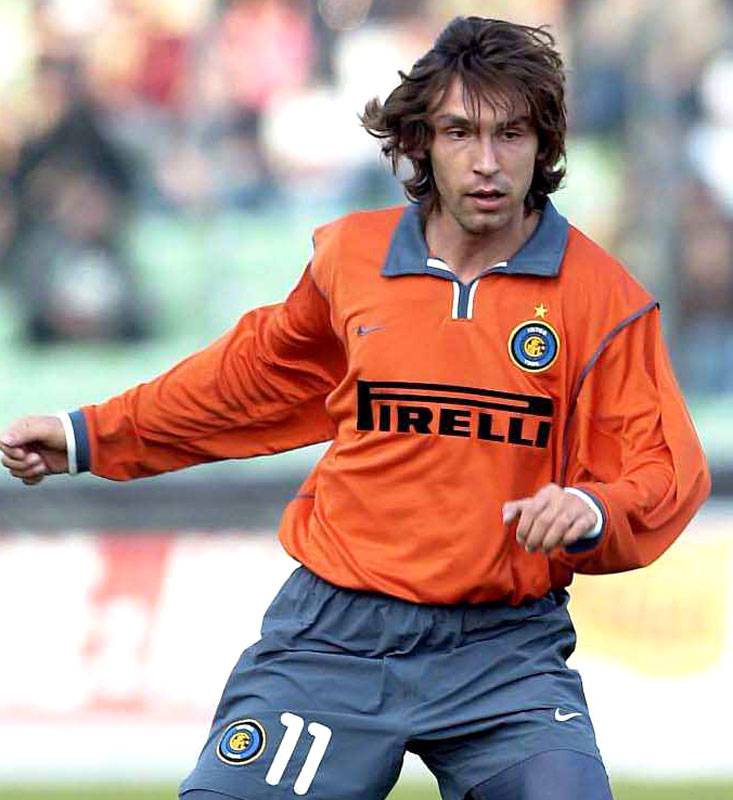 “懐かしオレンジ”大復活！インテルがCLで着用の新サードユニを発表　久保のソシエダ戦でお披露目に｜写真4