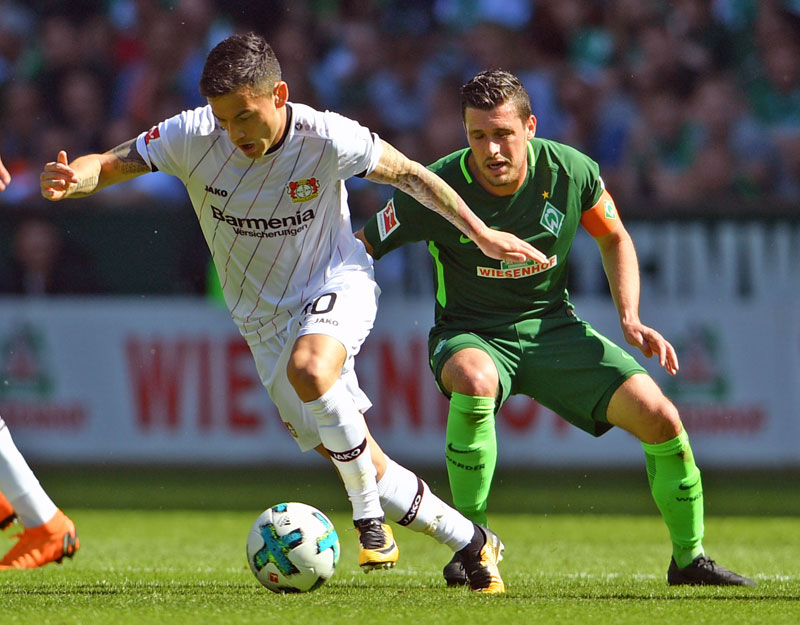 レヴァークーゼン、伝説のUEFAカップ優勝から30周年記念のユニフォームを発表！｜写真7