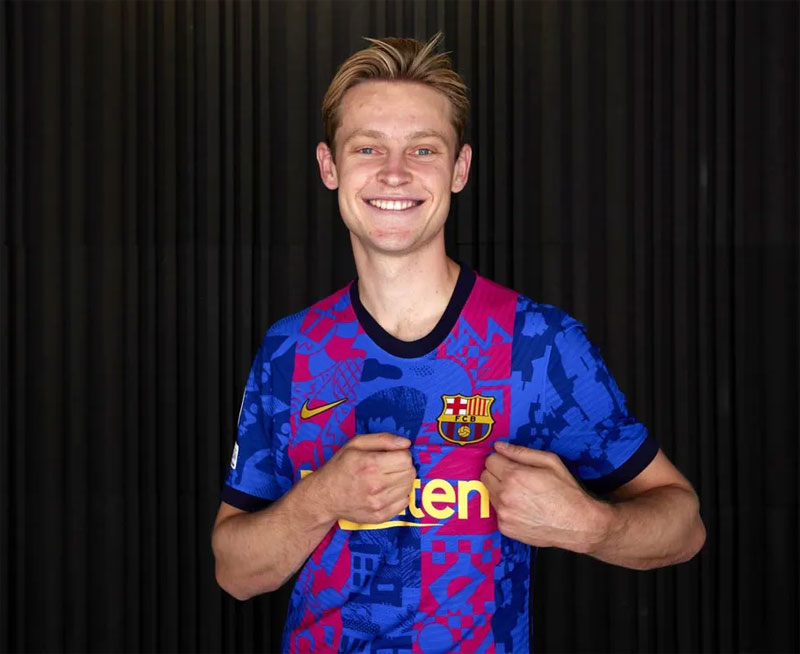 バルセロナ、21-22新サードユニフォーム発表！「ホームタウンの5地区」をデザイン｜写真4