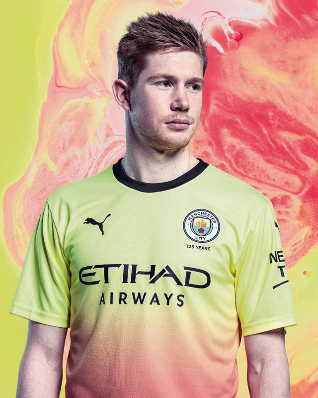 マンチェスター・シティ、「輝きを表現」の2019-20サードユニフォームを発表！｜写真4