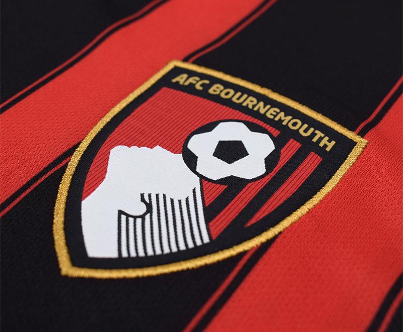 「ミラン・スタイル」が復活！ボーンマス、23-24新ユニフォームは人気のレトロなストライプ｜写真5