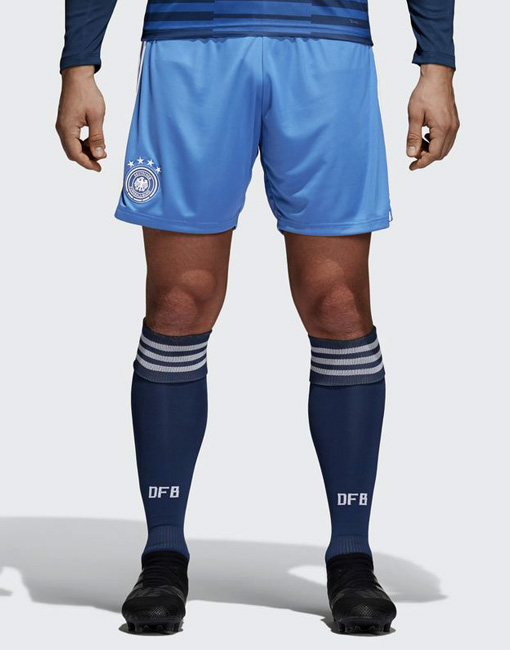 胸のバッジは渡さない！連覇を狙うドイツ代表がW杯ユニフォームを発表｜写真9