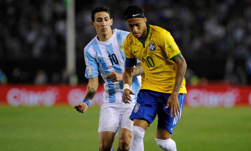 マラドーナが最強！？アルゼンチンの「10番」が最高に似合った5人の天才｜写真11