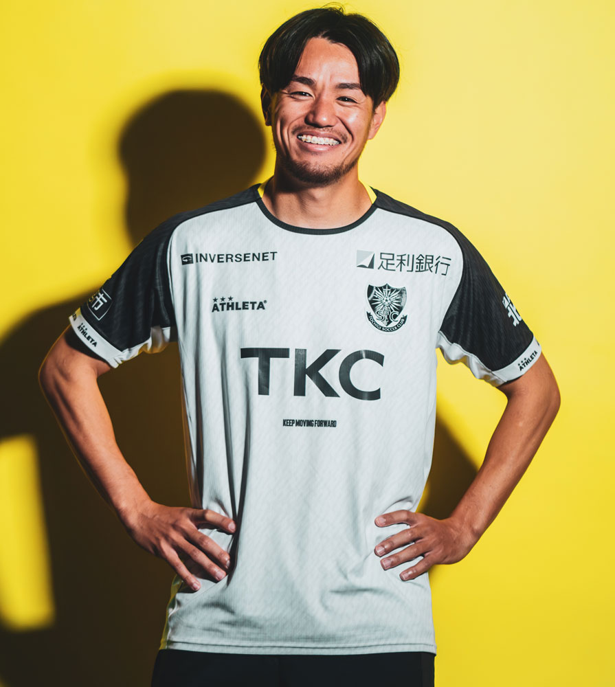 栃木SCが2024新ユニフォームを発表！ホームは「結束のストライプ」、アウェイは「ロゴを黒で統一」｜写真4