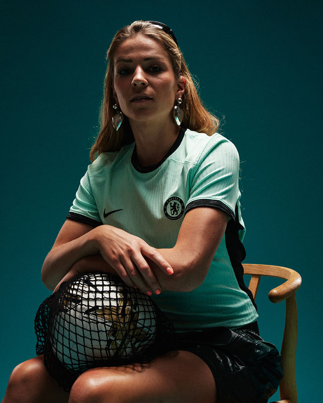 チェルシー、今季サードユニフォームは「原点のヒスイ色」に！80年代“自社ブランド”に触発のデザイン｜写真4