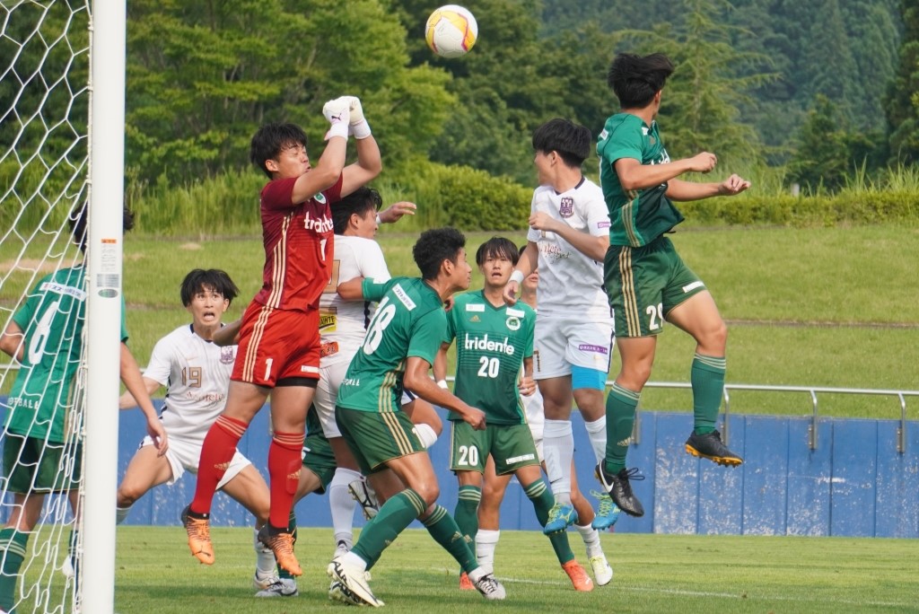 エデルソンを彷彿とさせるキック！無名校出身から東北学生最強の守護神に成長した仙台大GK泉竜聖が導いた大会3連覇｜写真4
