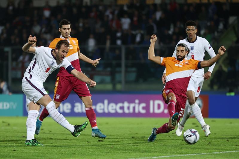 サンマリノ代表、90周年記念ユニフォーム発表！大敗イングランド戦で“デビュー”｜写真4