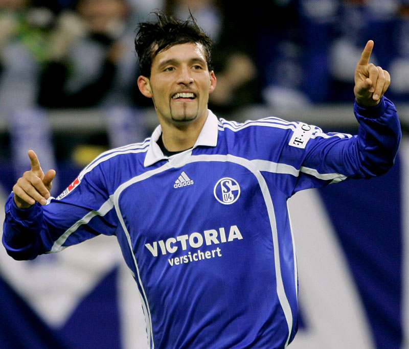 ダービー直前！シャルケの歴代adidas「青いユニフォーム」を見る｜写真6