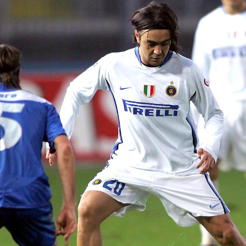 “王者”インテル、ミラノの白い巨人に！「2006-07アウェイ」ユニフォーム｜写真4