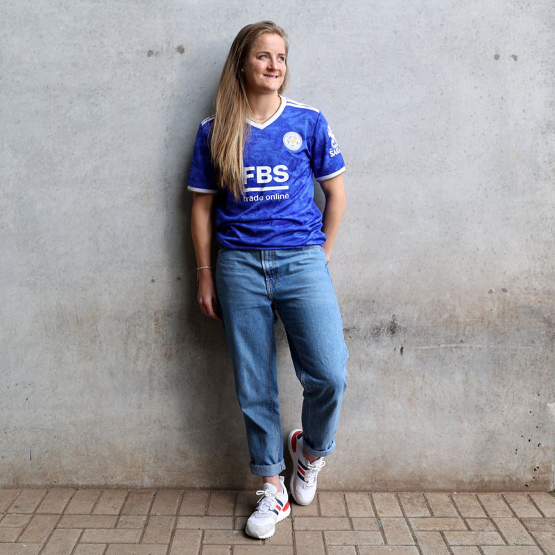 レスター・シティ、2021-22新ユニフォーム発表！胸に「NEWスポンサー」｜写真6