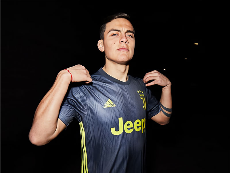 ロナウド加入のユヴェントス、2018-19新サードキットを発表！ネームナンバーも掲載｜写真10