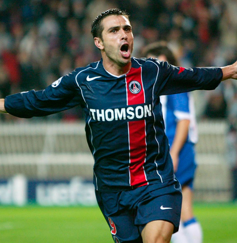 パリ・サンジェルマン、最高にかっこいい「赤い縦ストライプ」ユニフォーム8選｜写真6