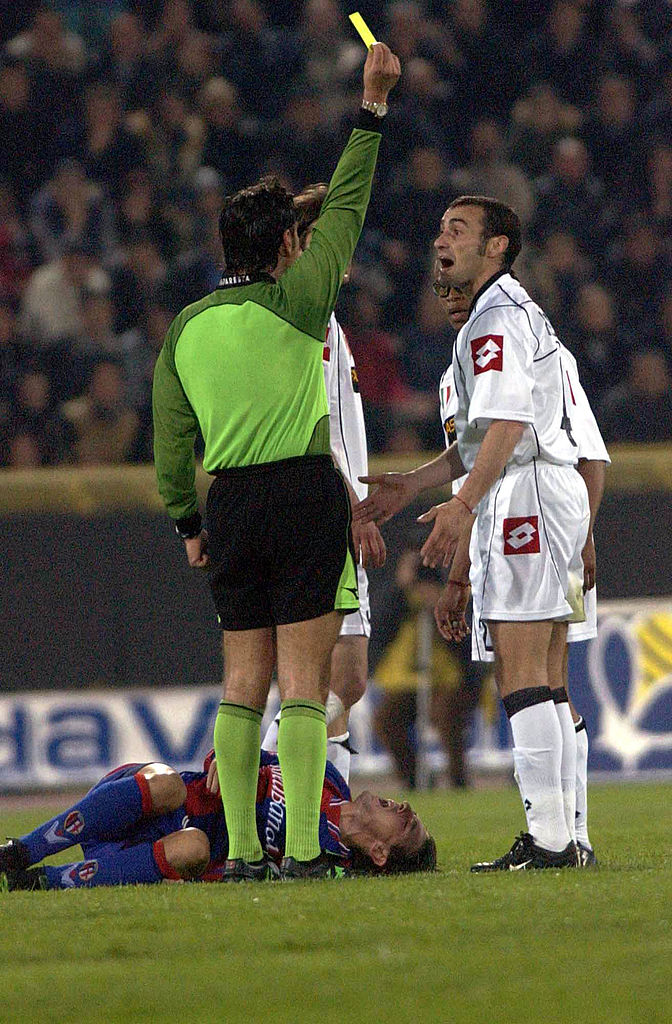 セルヒオ・ラモスじゃなかった！歴史上「最も多くのレッドカードを受けた選手」TOP10｜写真6