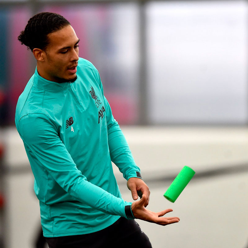 南野のリヴァプール、「鴨の羽色」の新作トレーニングウェアが登場！｜写真6