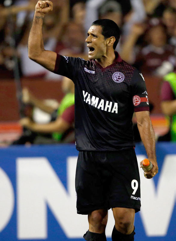 リベルタドーレス「初決勝」を戦うラヌースの2017-18ユニフォーム！｜写真11