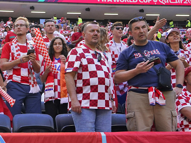 あの日本代表ユニも！カタールW杯、各国サポの「懐かしユニフォーム姿」がアツい｜写真3