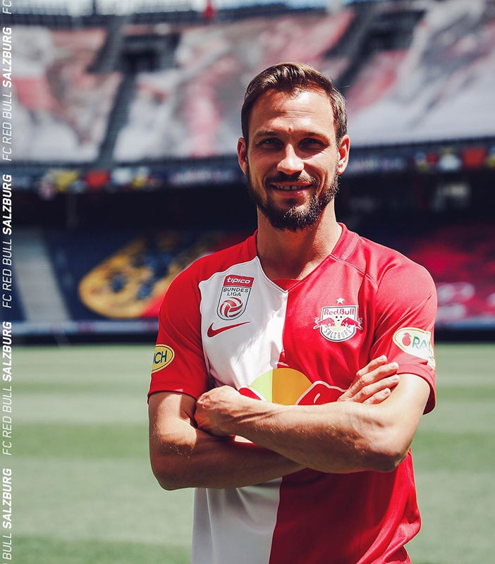 奥川のRBザルツブルク、2020-21新ユニフォーム発表！「微妙な半々デザイン」｜写真5