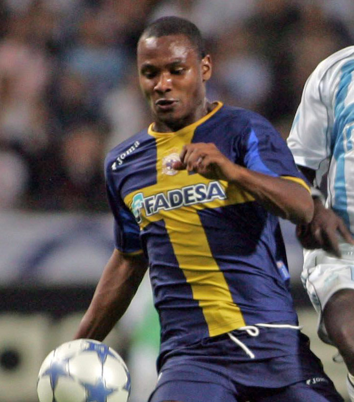 最高にかっこいい「荘厳なる十字デザイン」ユニフォーム9選｜写真2