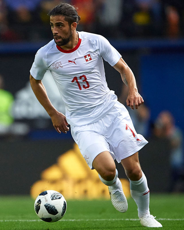 スイス代表、“国旗の赤”が際立つロシアW杯アウェイユニフォーム｜写真6