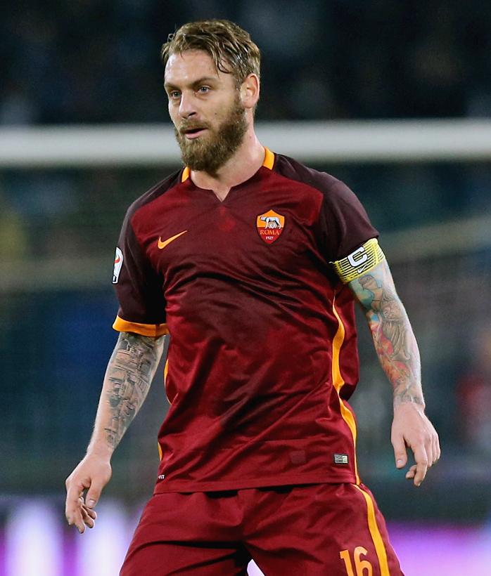 来季はNew Balanceに！ローマの「最高にかっこいいNIKEユニフォーム」7選｜写真2