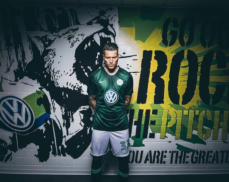 ヴォルフスブルク、2018-19新ユニフォームが登場！今の「VWロゴ」は見納めに？｜写真12