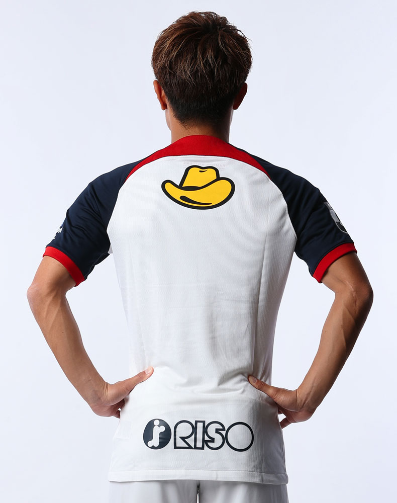 鹿島アントラーズ、2024新ユニフォームを発表！過去のユニを“再構築”したモダンなスタイル｜写真6