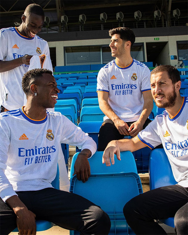 レアル・マドリー、2021-22新ユニフォーム発表！サポ集結の「噴水」をデザイン｜写真7