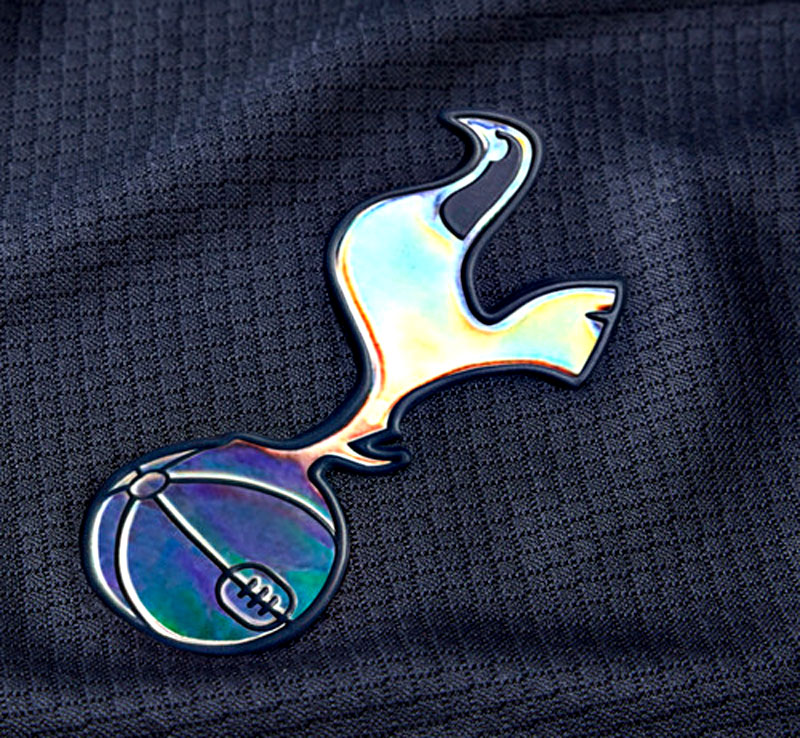 久々に「レアスタイル」が登場！トッテナムの23-24新アウェイユニ、レトロデザインが好評を博す｜写真6