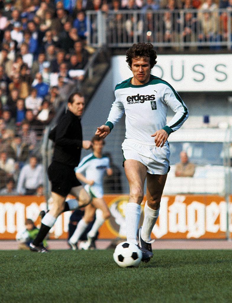 板倉滉加入の「名門ボルシアMGが誇るベストイレブン」｜写真11