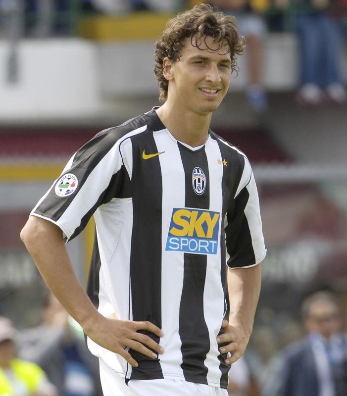 祝・40歳記念！イブラヒモヴィッチの歴代「かっこいいユニフォーム姿」10選｜写真2